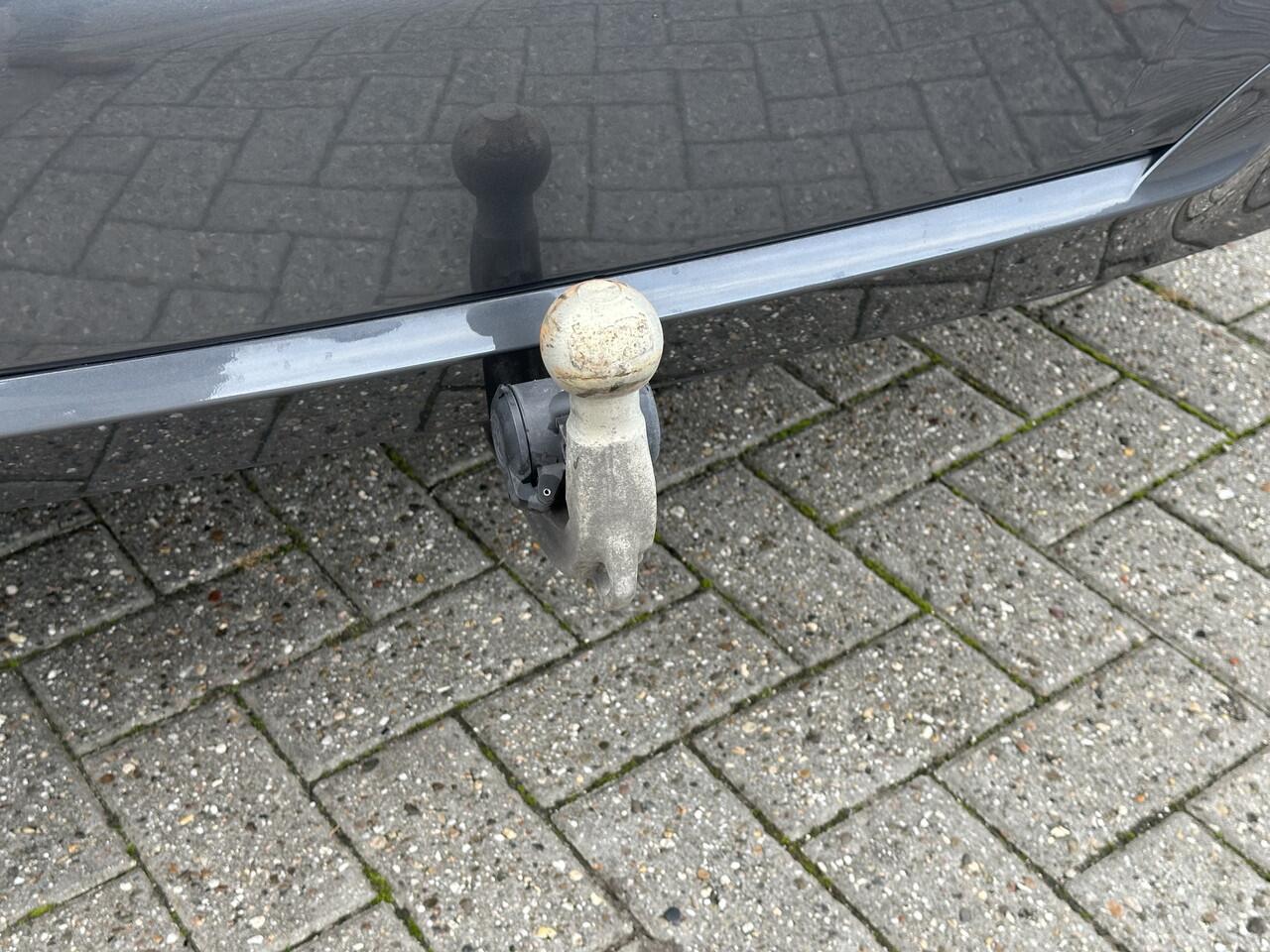 BMW 3-SERIE 330i M Sport Trekhaak | Camera | HiFi | Stoelverw.