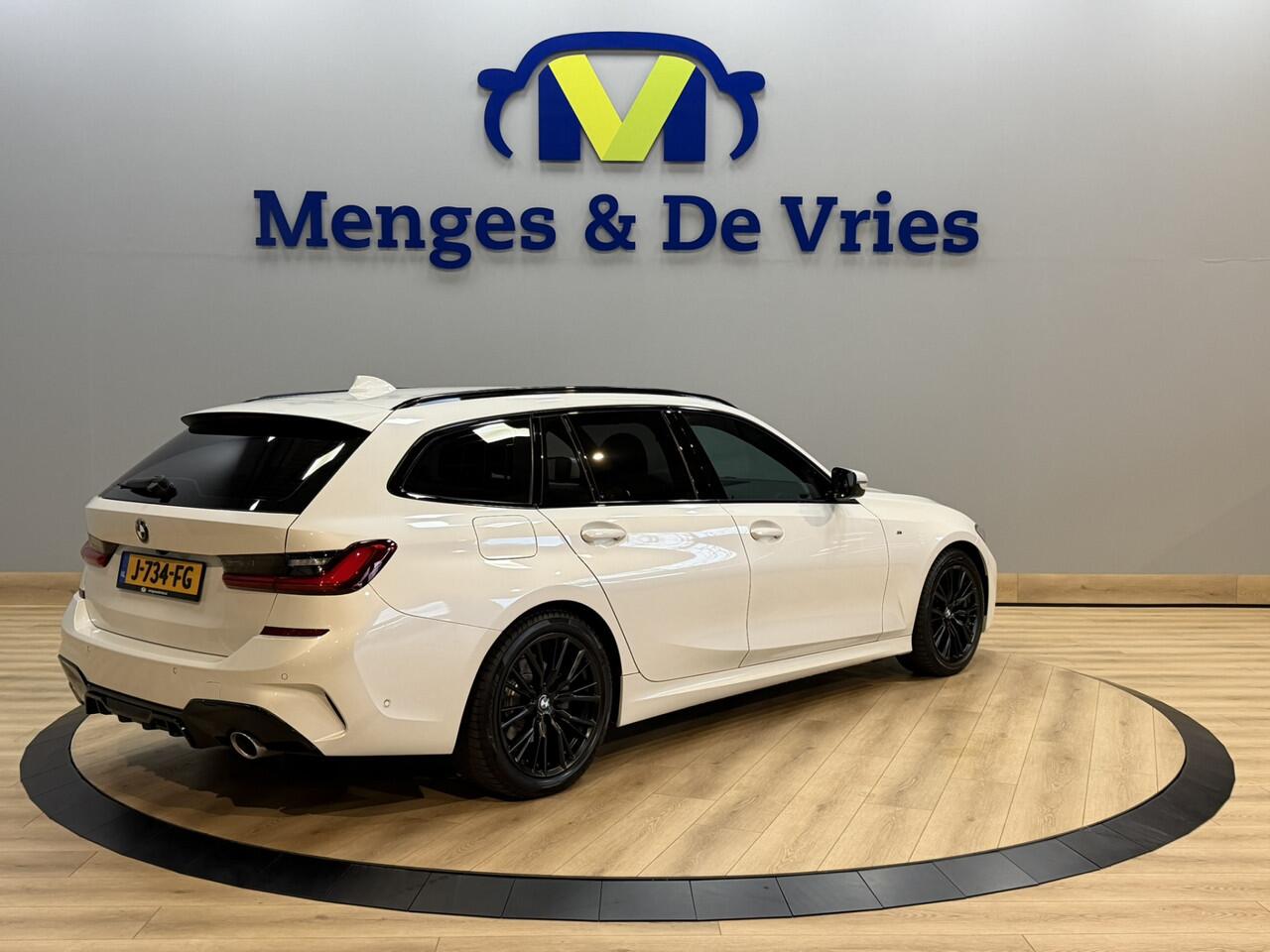 BMW 3-SERIE Touring 318i Executive Edition M Sport Parelmoer Wit Airco ECC | Virtual | Sfeer | Camera | Adaptief LED | Sfeer | Cruise Control | Isofix | NAP