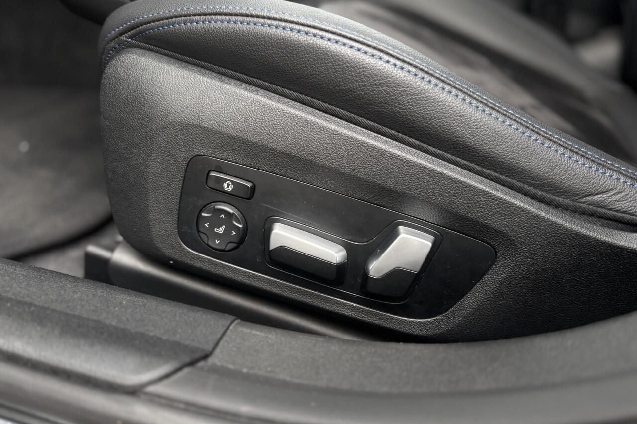 BMW 3-SERIE Touring 330e M-Sport Pro | Widescreen | Memory | Camera | Laserlight | Adaptive Cruise