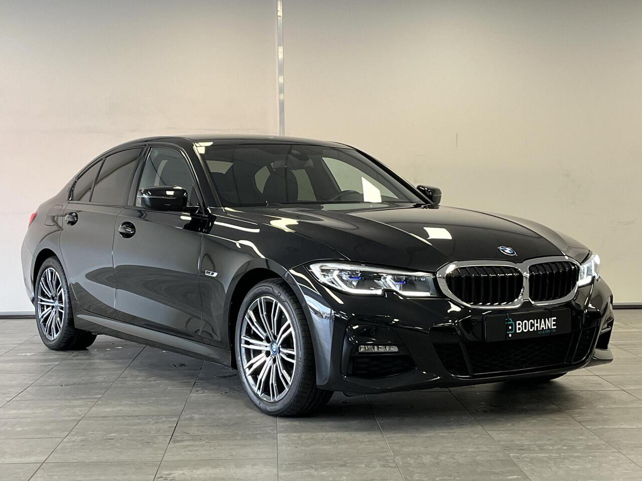 BMW 3-SERIE 320e M-sport | soH 95,6 % | LASER LIGHT | CARPLAY | CAMERA | LEER/ALCANTARA |