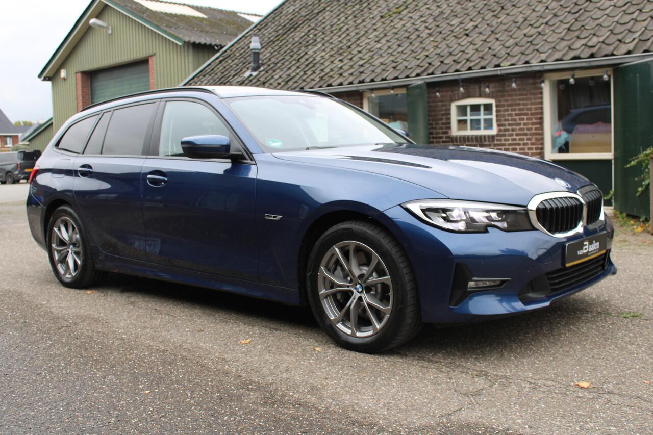 BMW 3-SERIE Touring 330e Business Edition PHEV PANO GR NAVI VIRTUAL 58000KM!!!