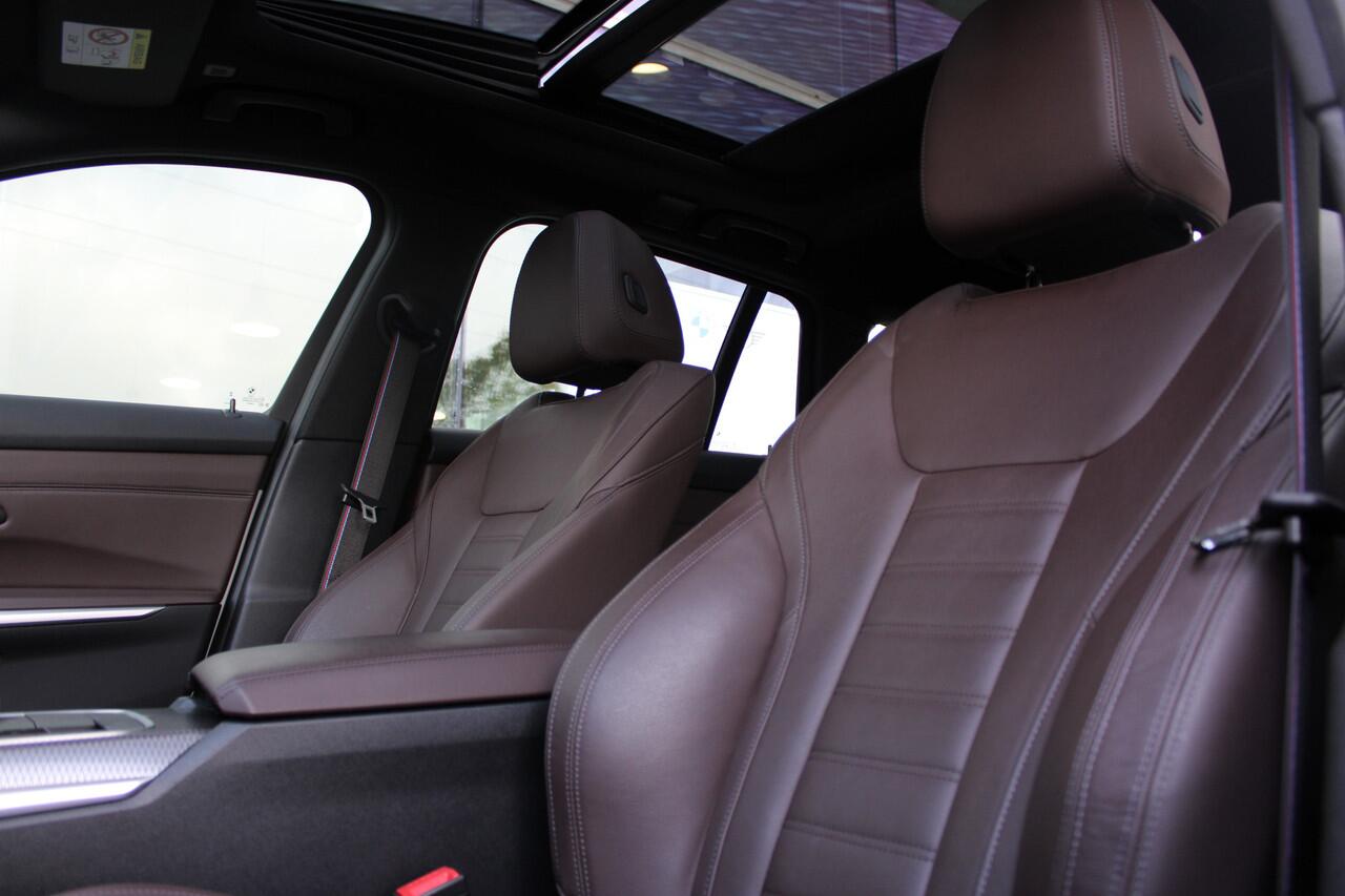 BMW 3-SERIE Touring 330i xDrive High Executive M Sport Automaat / Panoramadak / Trekhaak / Sportstoelen / Comfort Access / Adaptieve LED / Parking Assistant Plus