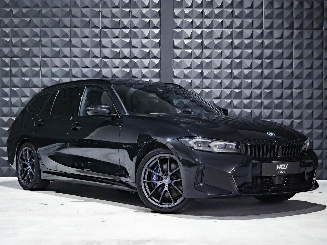 BMW 3-SERIE Touring 330e xDrive M Sport Pro | Pano | H/K | M-Tech Stoelen | HUD | Memo | Topv | Side | ACC | 19"M-Performance | Leer |