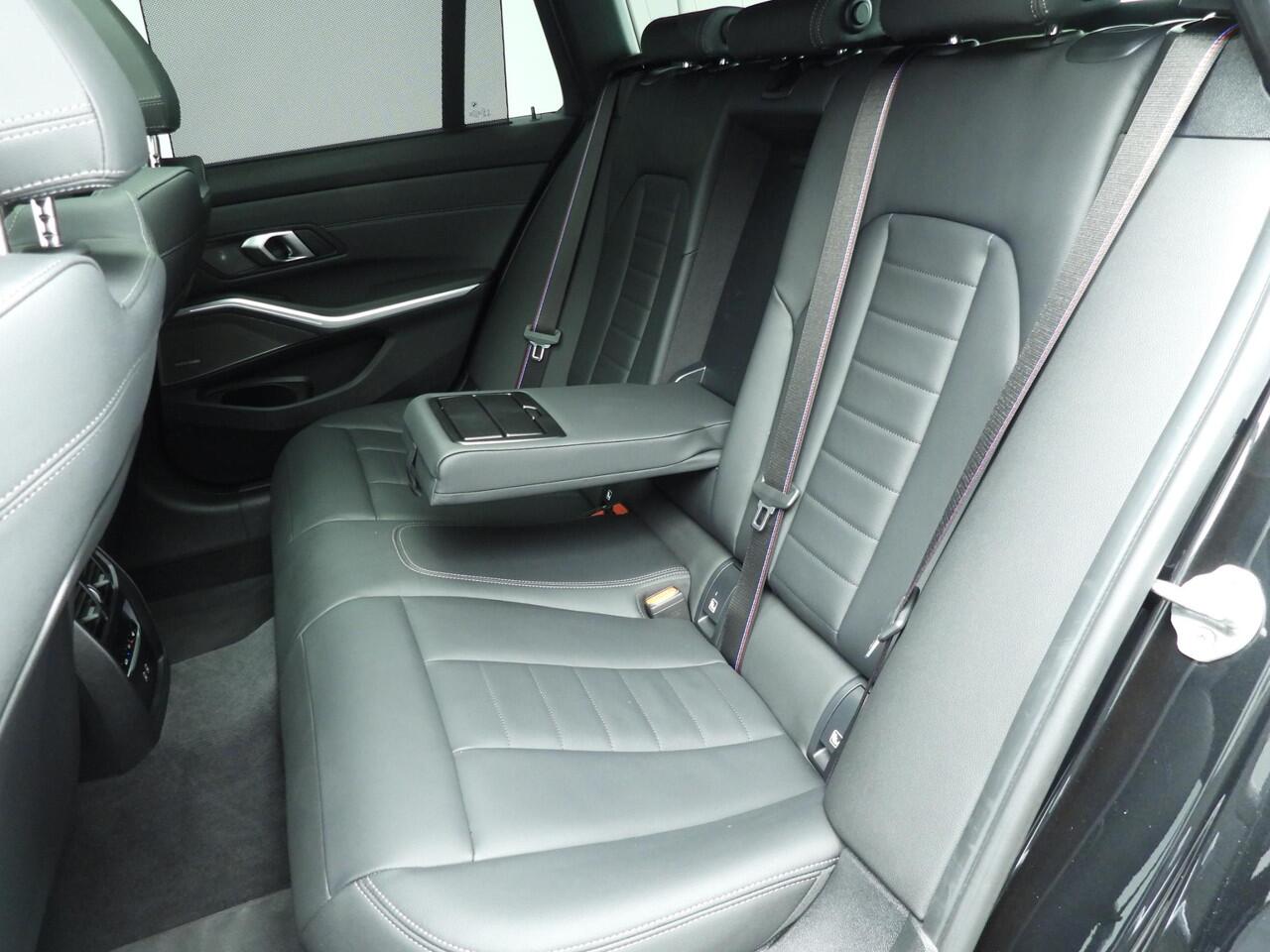 BMW 3-SERIE Touring M340i xDrive | M-Sportpakket | LED | Leder | HUD | Schuifdak | Active cruise | Elektr. zetels | DAB | Harman-kardon sound | Alu 19 inch