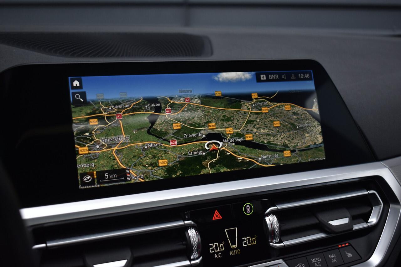 BMW 3-SERIE 320e M Sport Shadow | Pano | Laser Light | Head-Up | CarPlay | 19'' Wielen | Donker Getint Glas |