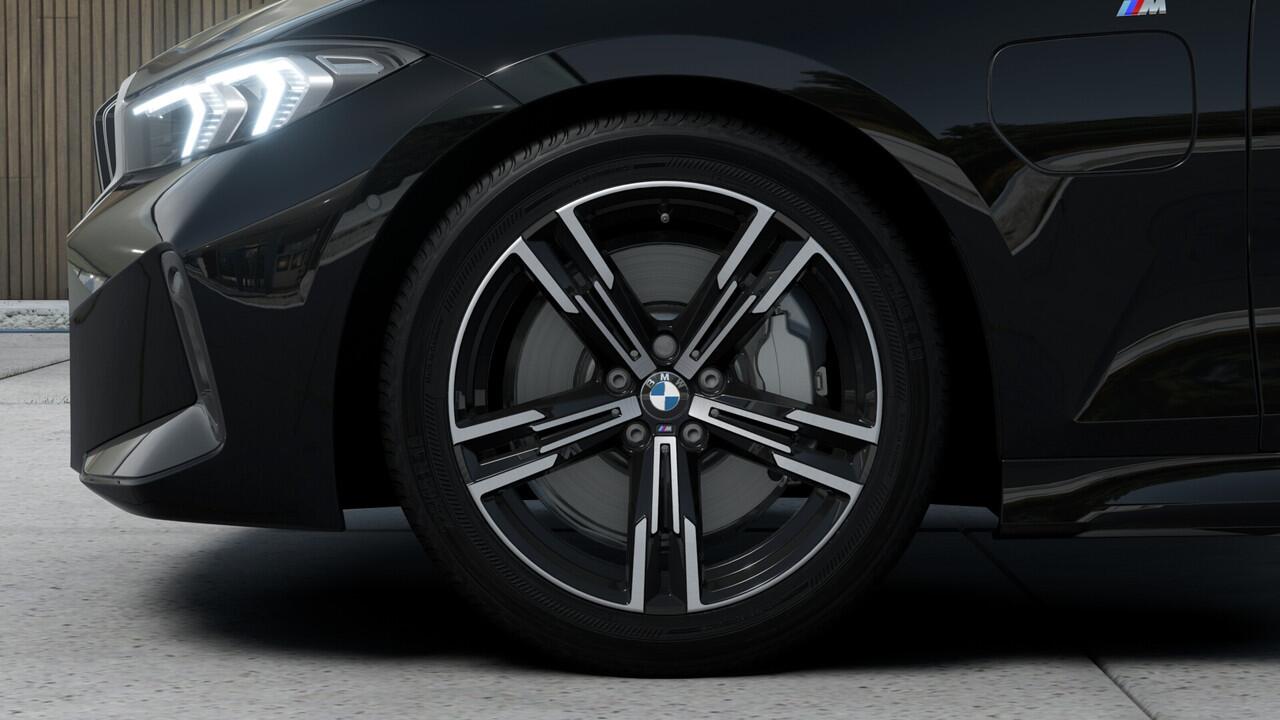 BMW 3-SERIE Touring 330e M Sport Automaat / Trekhaak / Sportstoelen / Achteruitrijcamera / Parking Assistant / Live Cockpit Plus / Stoelverwarming