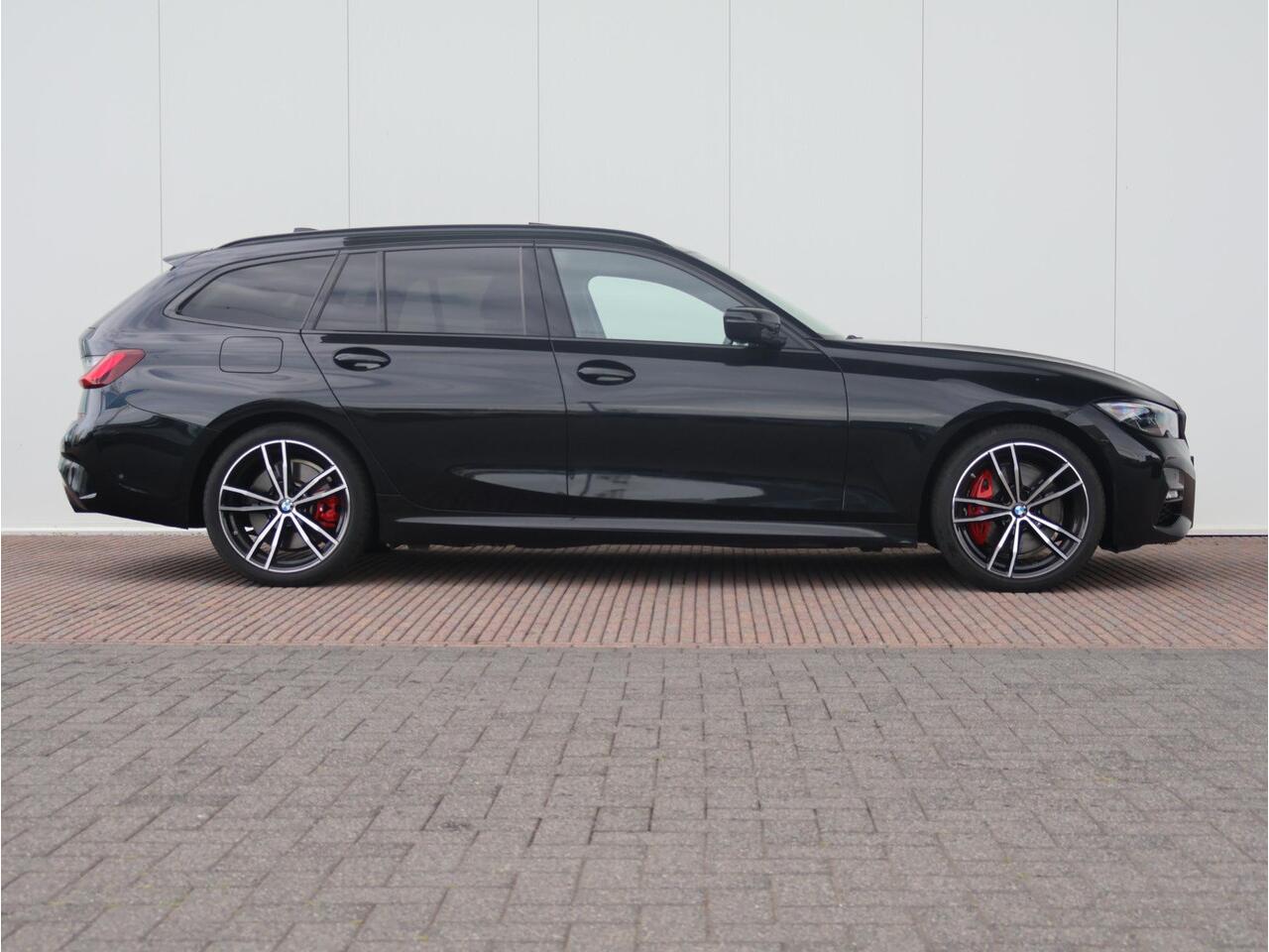 BMW 3-SERIE Touring 320e Business Edition Plus / M-Sportpakket / Trekhaak / Head Up Display / Active Cruise Control / HIFI /