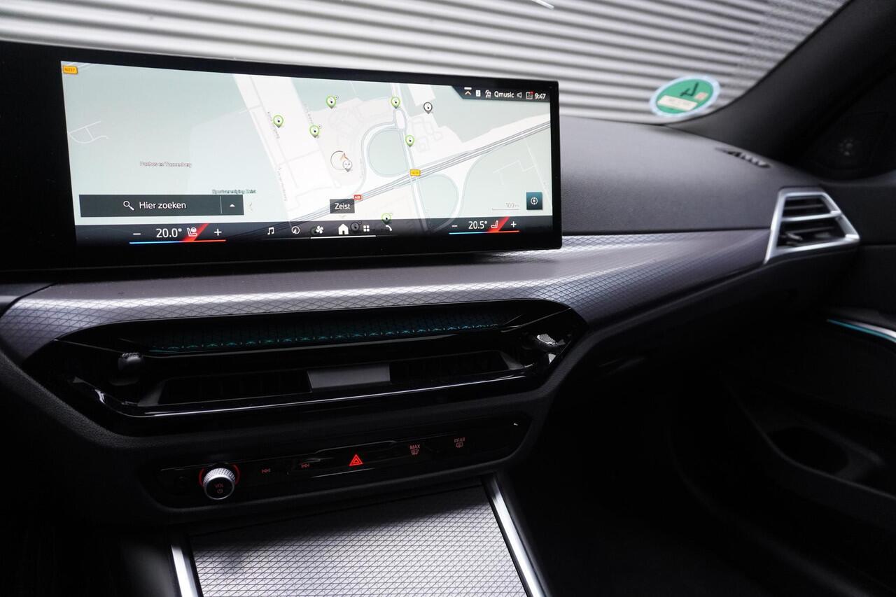 BMW 3-SERIE Touring 330e Xdrive M Sportpakket | Trekhaak met elektrisch wegklapbare kogel | Glazen panoramadak | HIFI System Harman Kardon | Comfort Access