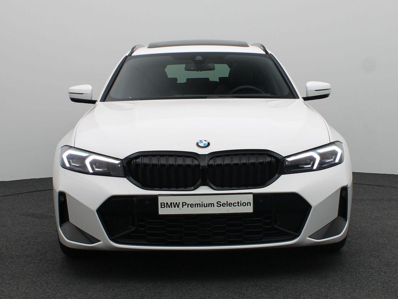 BMW 3-SERIE Touring 330i M Sportpakket Pro | Travel Pack | Entertainment Pack | Panoramadak | HIFI | Curved Display | 19"