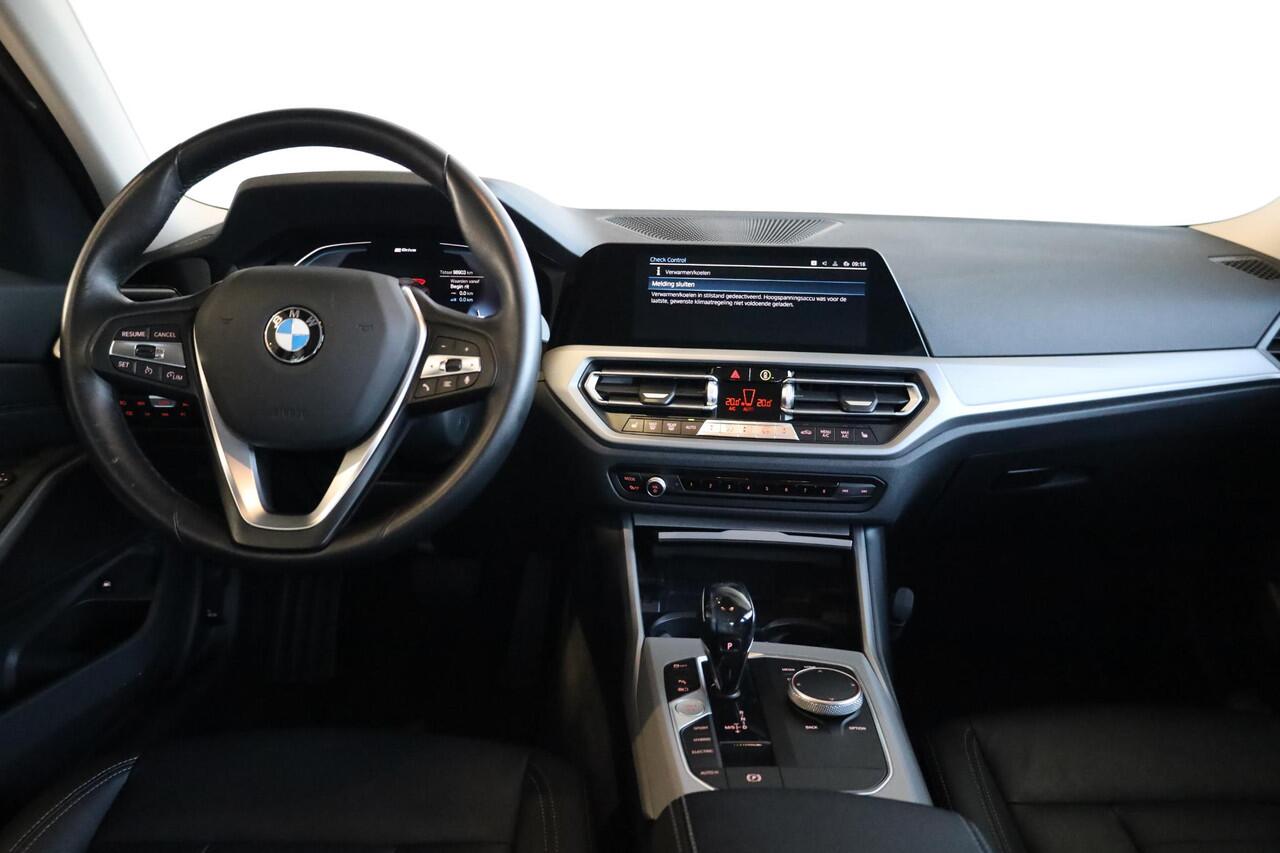 BMW 3-SERIE Sedan 320e | Cruise Control | Stoelverwarming