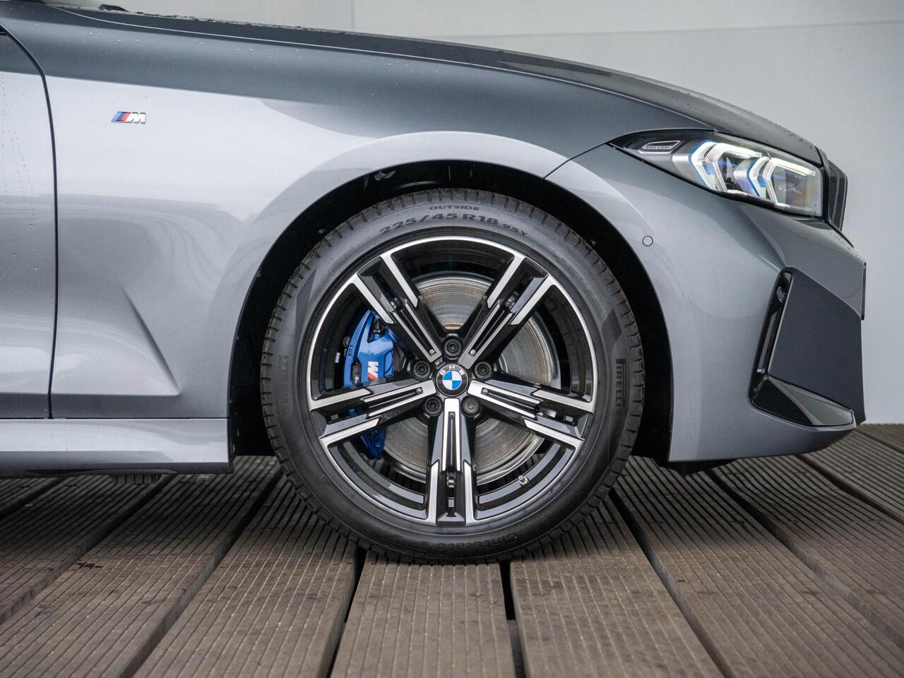 BMW 3-SERIE Sedan 320i Sedan M Sportpakket / Adaptive LED / Stoelverwarming / Glazen panoramadak | Ekris Selection