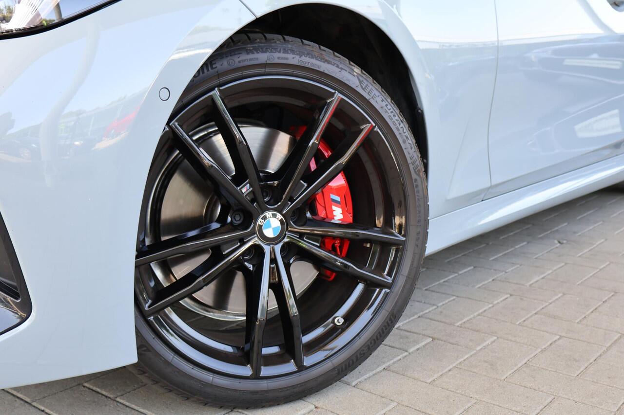 BMW 3-SERIE Touring M340i xDrive M Sportpakket Pro | Innovation Pack | Driving Assistant Professional