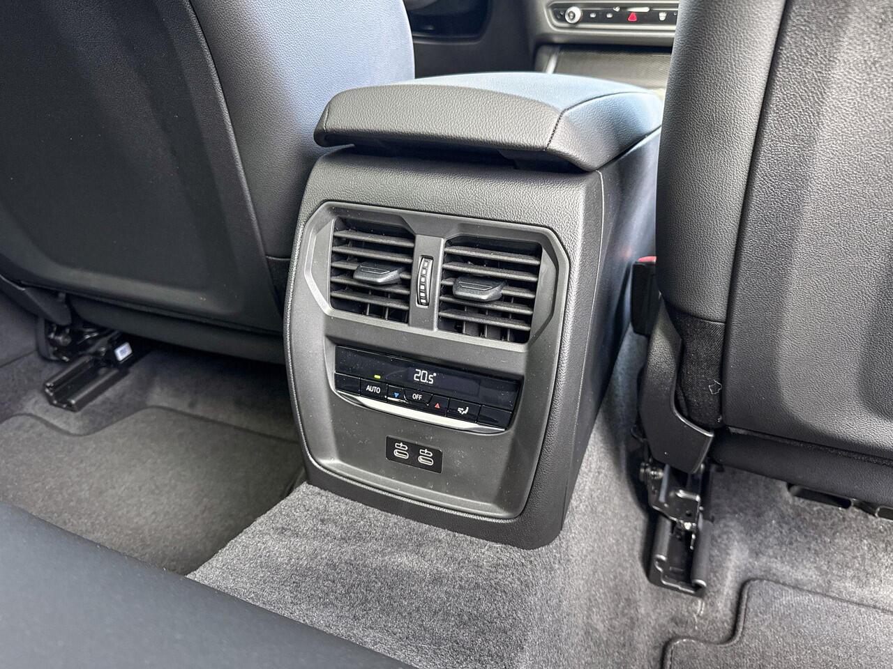 BMW 3-SERIE Touring 330e M-Sport / Apple Carplay / Panoramadak / Driving Assistant