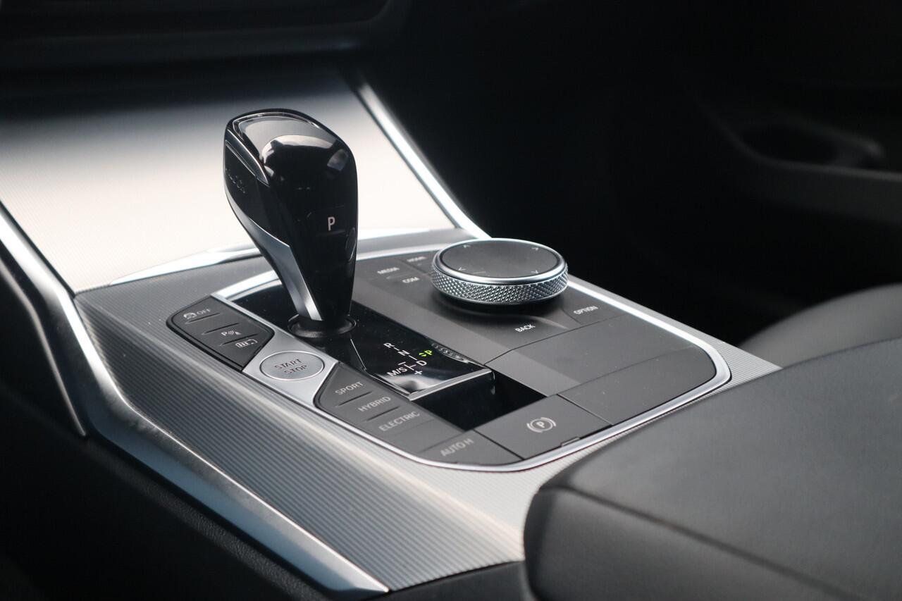 BMW 3-SERIE Touring M-Sport SOH 93% / Hifi / Stoelverwarming / 18inch / Sportstoelen /