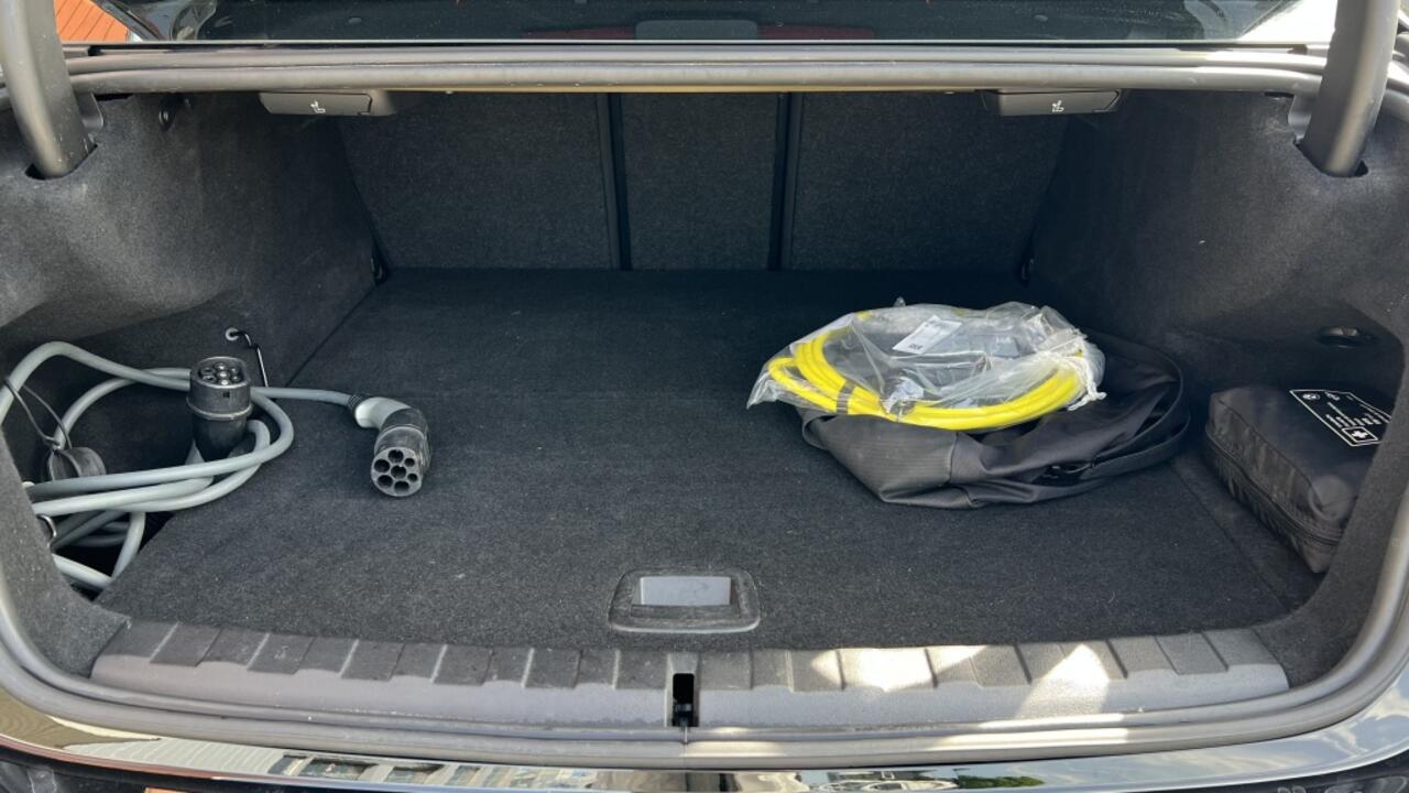 BMW 3-SERIE 330e | Navi | Stoelverwarming