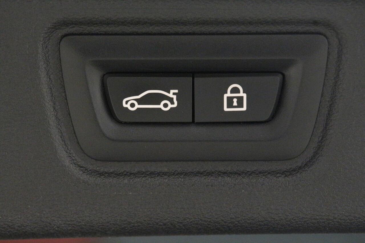 BMW 3-SERIE Touring 330e xDrive M-Sport | Camera | Hifi | Curved Display |