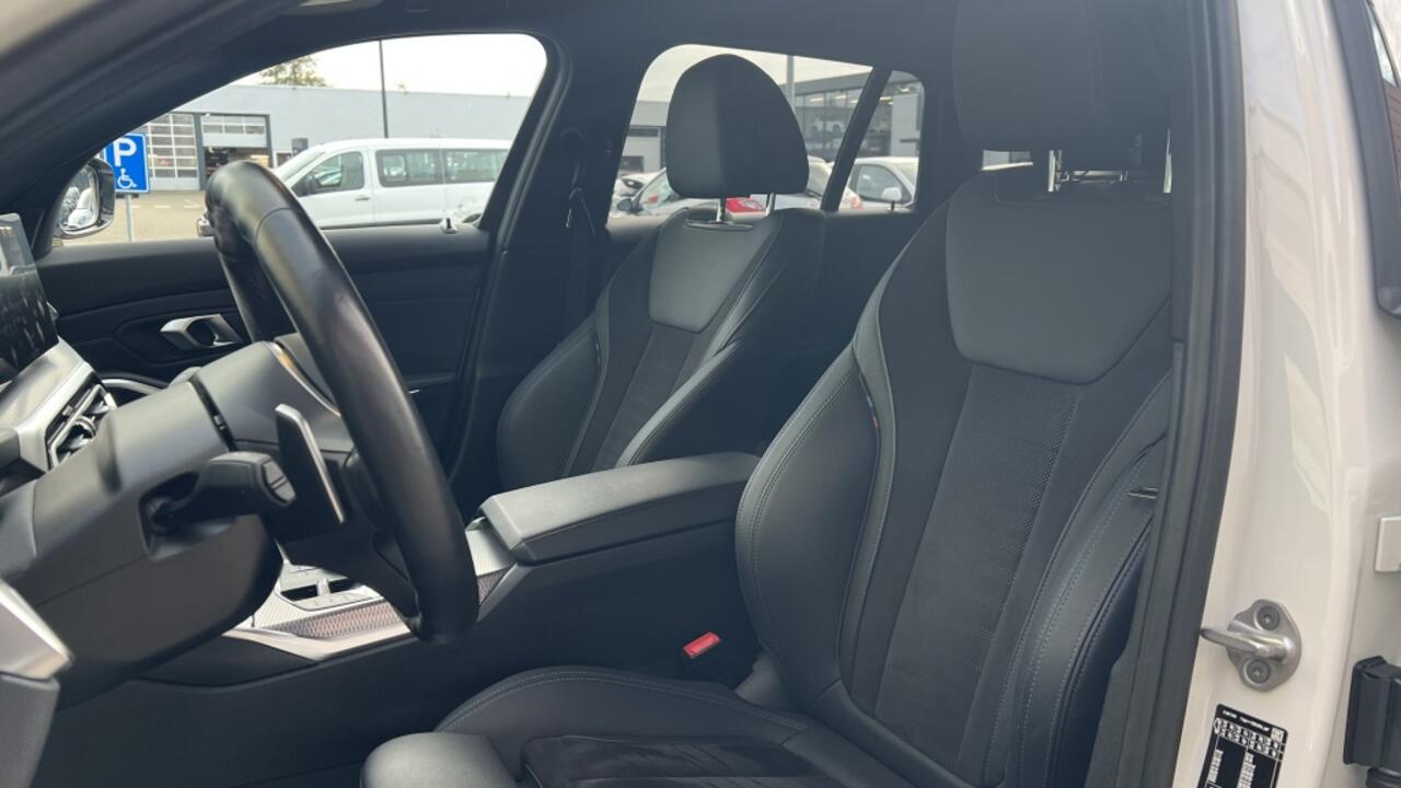 BMW 3-SERIE Touring 330e M-Sport | Navi | Camera | Stoel-Stuurverwarming