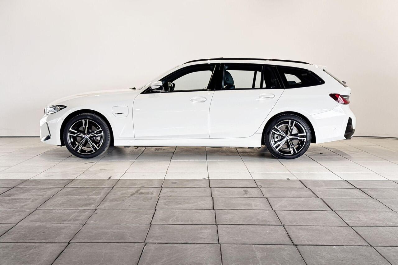 BMW 3-SERIE Touring 330e xDrive Innovation Pack M Sportpakket Aut.