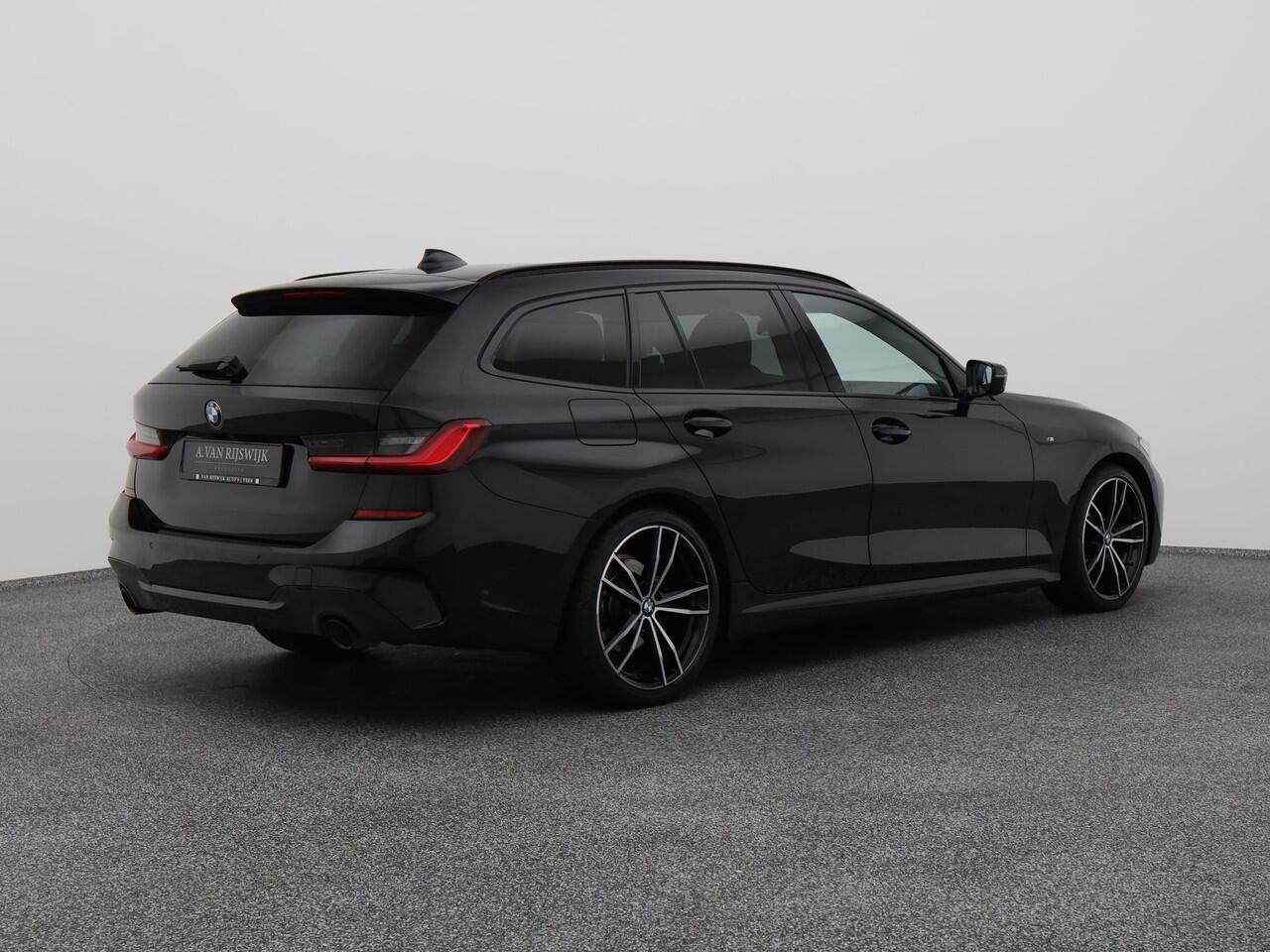 BMW 3-SERIE Touring 318i Automaat M-Sport | CAMERA | CARPLAY | STOELVERWARMING