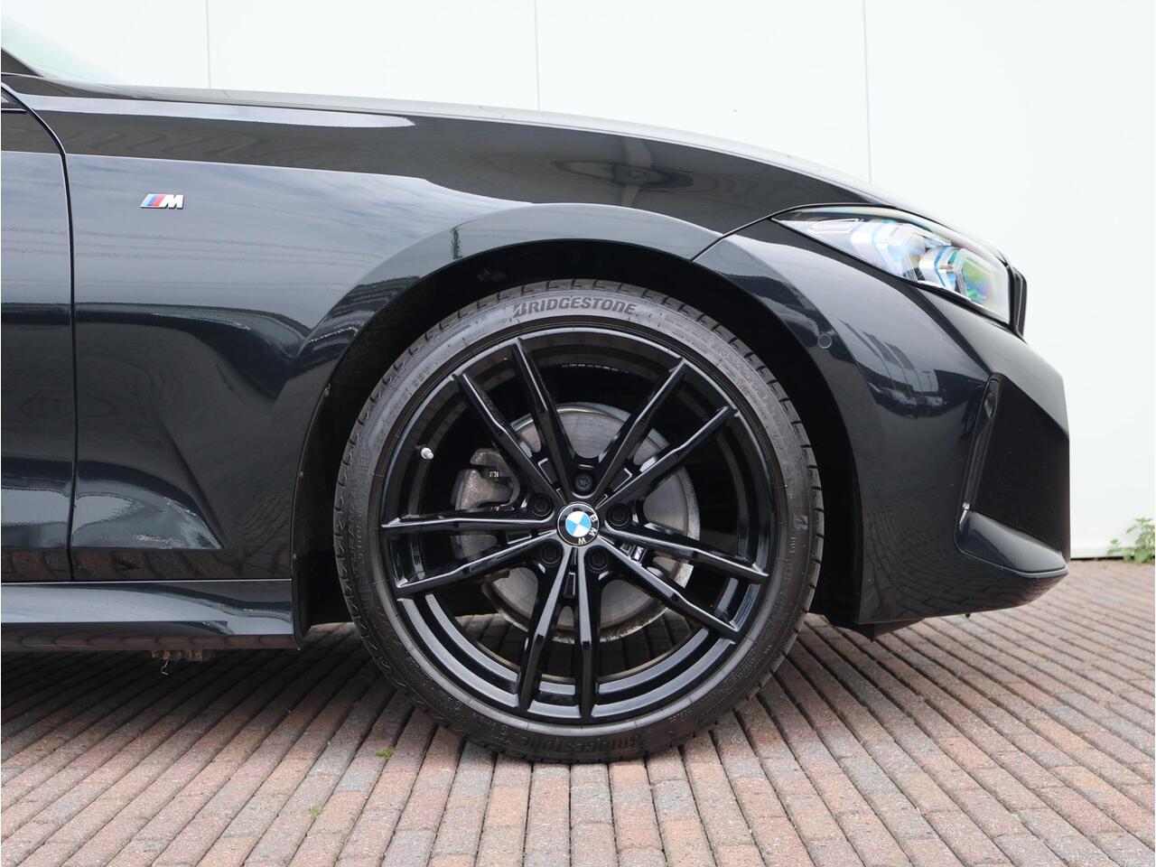 BMW 3-SERIE 320i M Sportpakket/ Schuifkanteldak/ Active Cruise Controle/ 19 inch