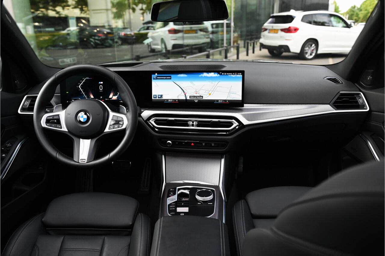 BMW 3-SERIE Touring 330i M Sport Automaat / Panoramadak / Sportstoelen / Adaptieve LED / Achteruitrijcamera / M Sportonderstel / Parking Assistant / Live Cockpit Professional