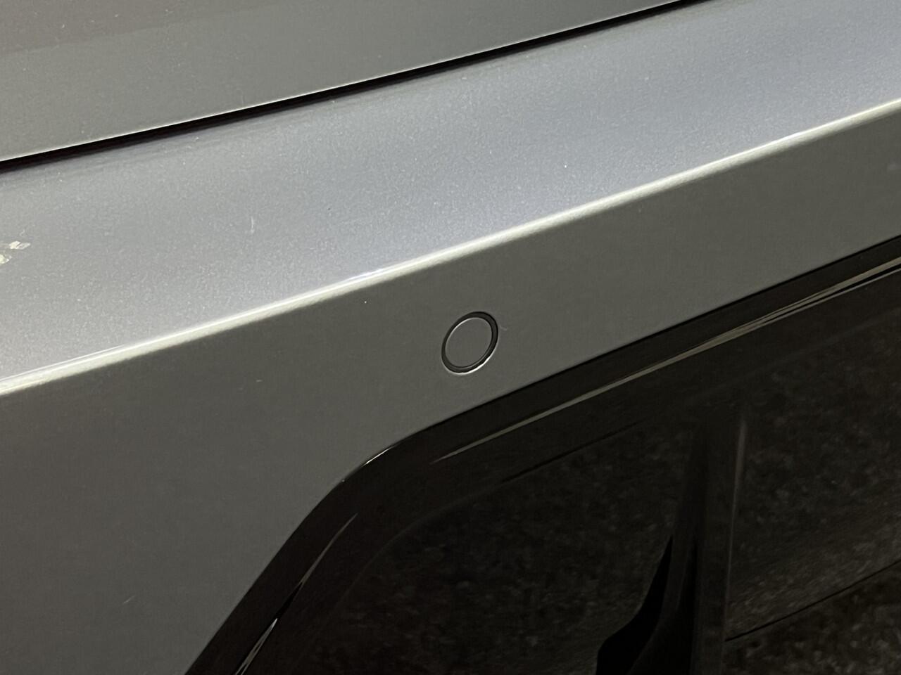 BMW 3-SERIE Touring 318i | NL AUTO | NAVI | TREKHAAK | LEDEREN BEKLEDING | CARPLAY |