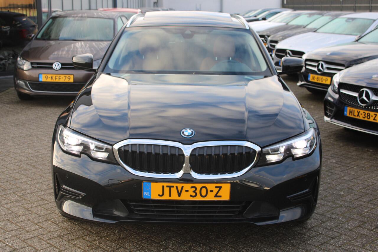 BMW 3-SERIE Touring 320e Business Edition Plus PANORAMADAK LEDER CARPLAY CAMERA
