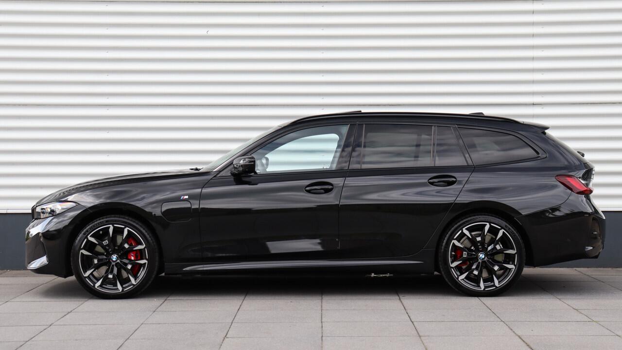 BMW 3-SERIE Touring 330e xDrive M-Sport Pro | Harman/Kardon | Head-up | Panoramadak | Trekhaak | M Sportstoelen | Memory | Comfort Access