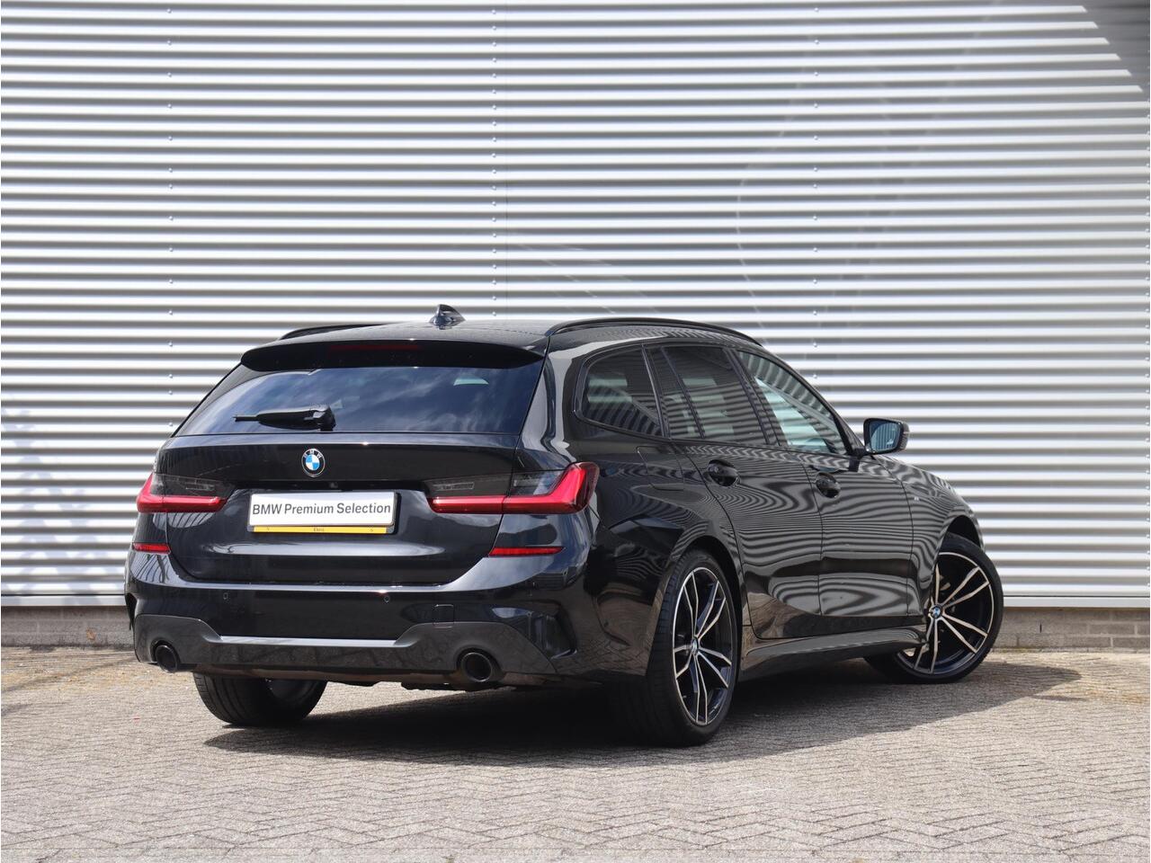 BMW 3-SERIE Touring 320i | High Executive | M Sportpakket | Panodak | Driving Assistant | Comfort Acces | Hi-Fi | Verwarmd Stuurwiel | Parking Pack | 19'' LMV