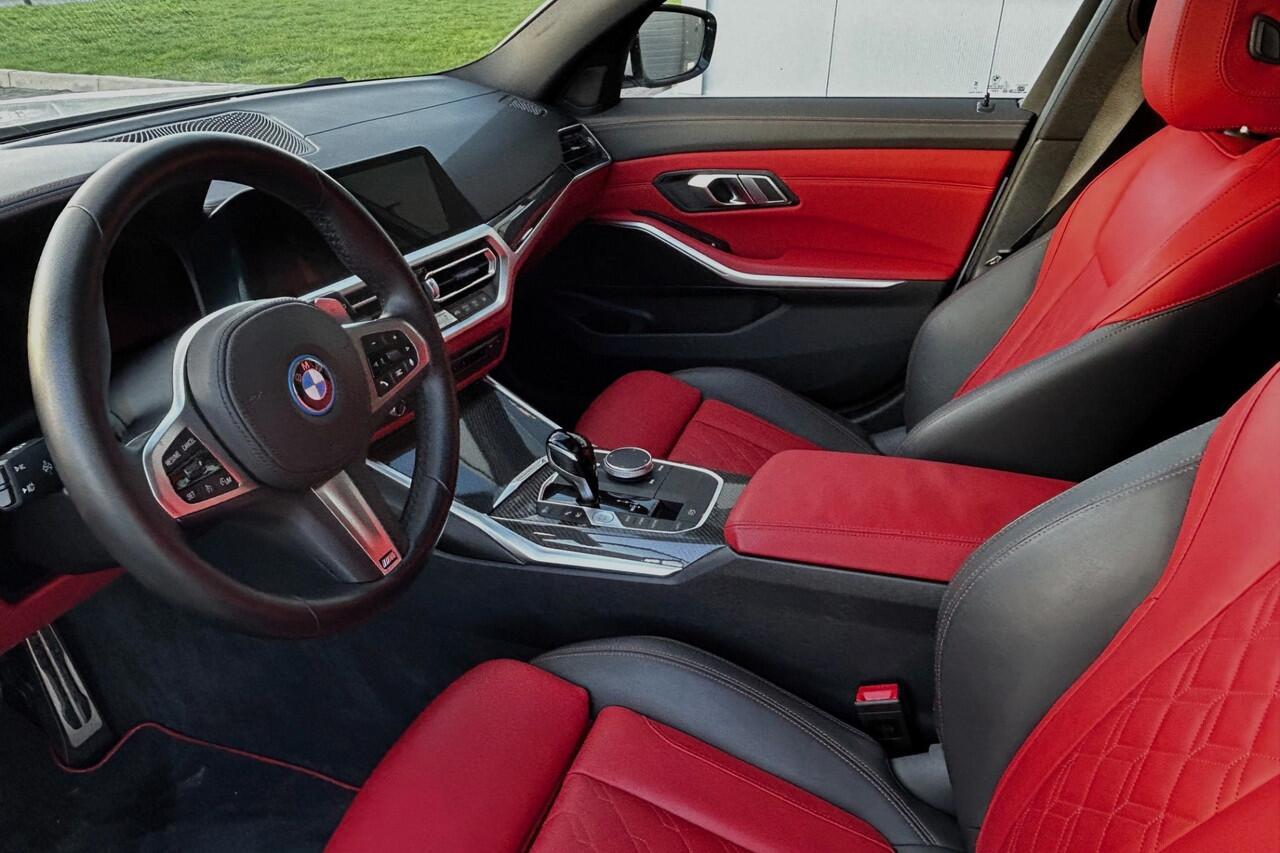 BMW 3-SERIE Touring 330e 293pk M-Sport INDIVIDUAL LEER PANO 19" KEYLESS 20424KM!