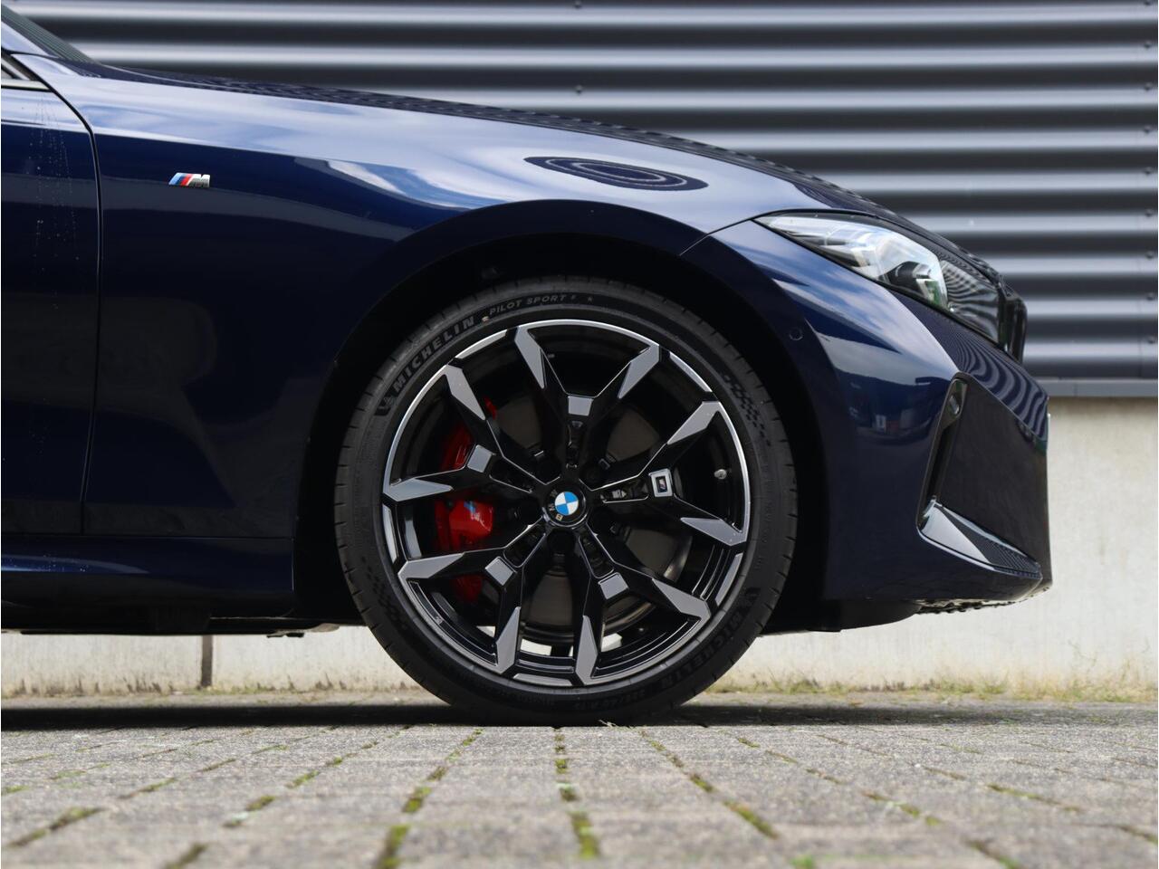 BMW 3-SERIE Touring 330e | High Executive | M Sportpakket Pro | Panodak | Head-Up | Elektr. Stoelen | Harman Kardon | Parking Assistant Plus | Adaptive Cruise Control | 19'' LMV