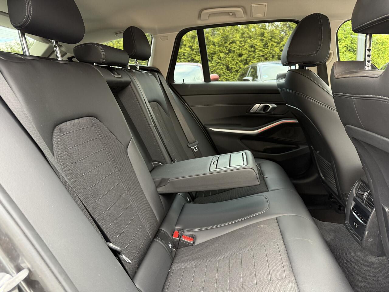 BMW 3-SERIE Touring 330e Business Edition+, Trekhaak | Navi+