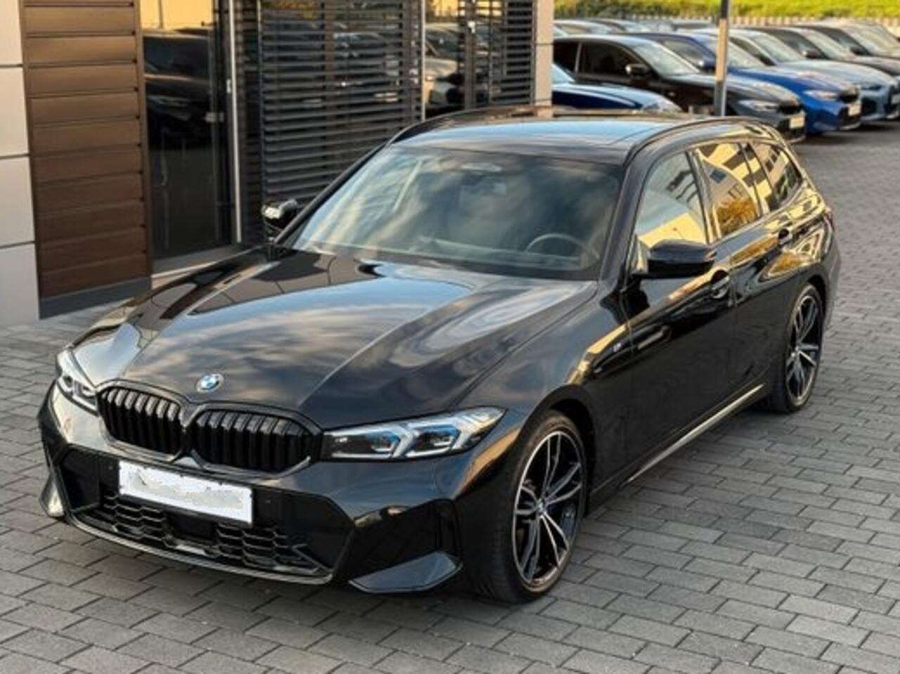 BMW 3-SERIE Touring 320d xDrive M-SPORT ** LED, NAVI+, HALF-LEDER, PANO, H&K, HuD, TREKH, 19-inch LMV ** 1e EIG - UNFALLFREI ** ** INFORMEER OOK NAAR ONZE AANTREKKELIJKE FINANCIAL-LEASE TARIEVEN **