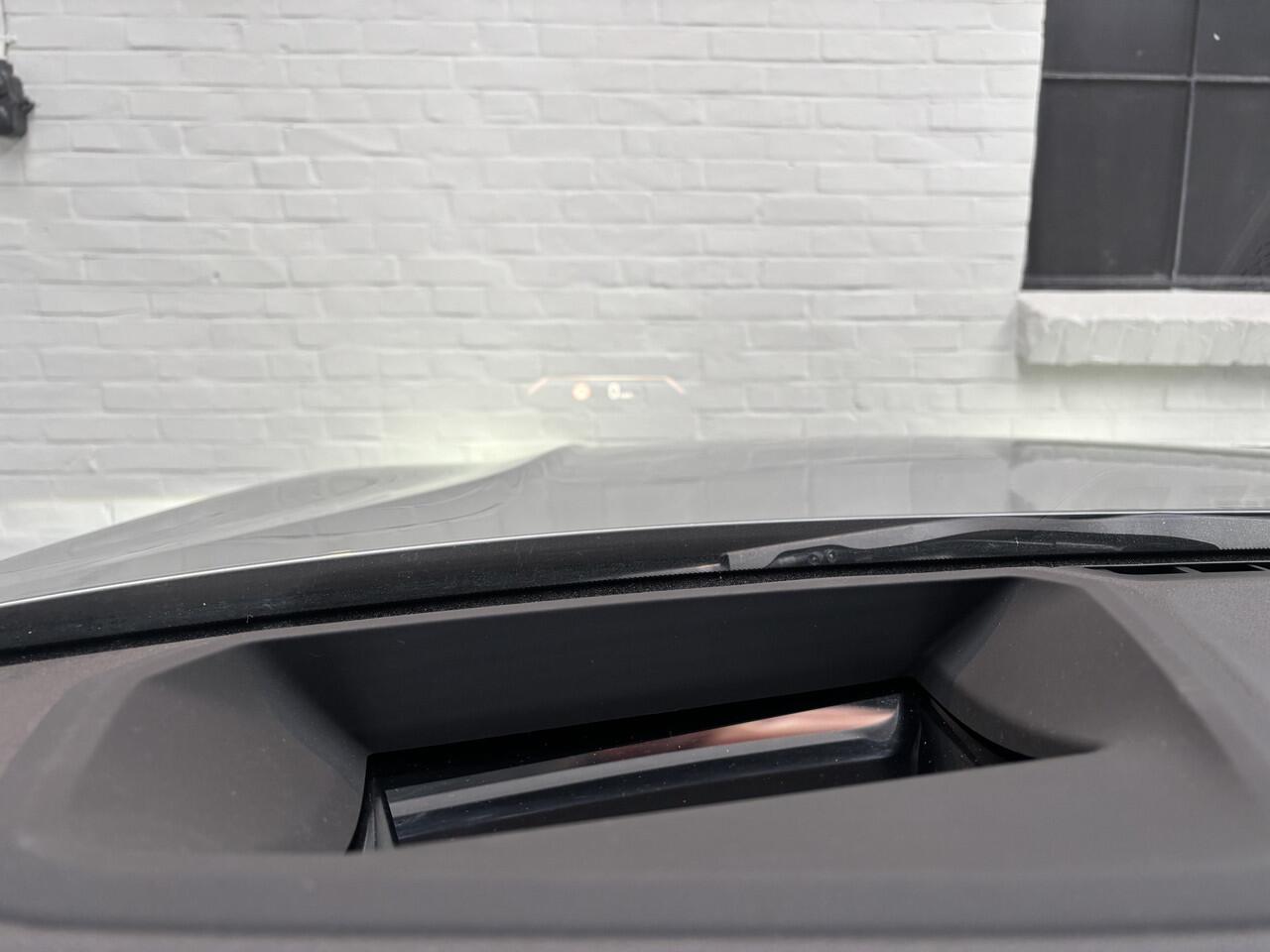 BMW 3-SERIE Touring 330e xDrive CAMERA / NL AUTO / M STOELEN / TREKHAAK / M PAKKET