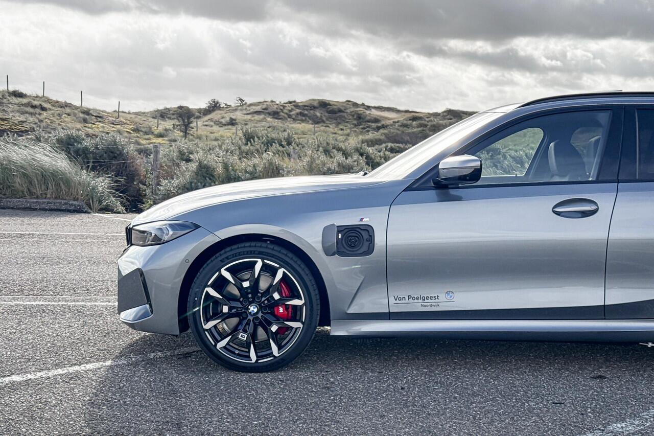 BMW 3-SERIE Touring 330e | M Sport | Glazen Panoramadak | Comfort Access | Stoelverwarming |