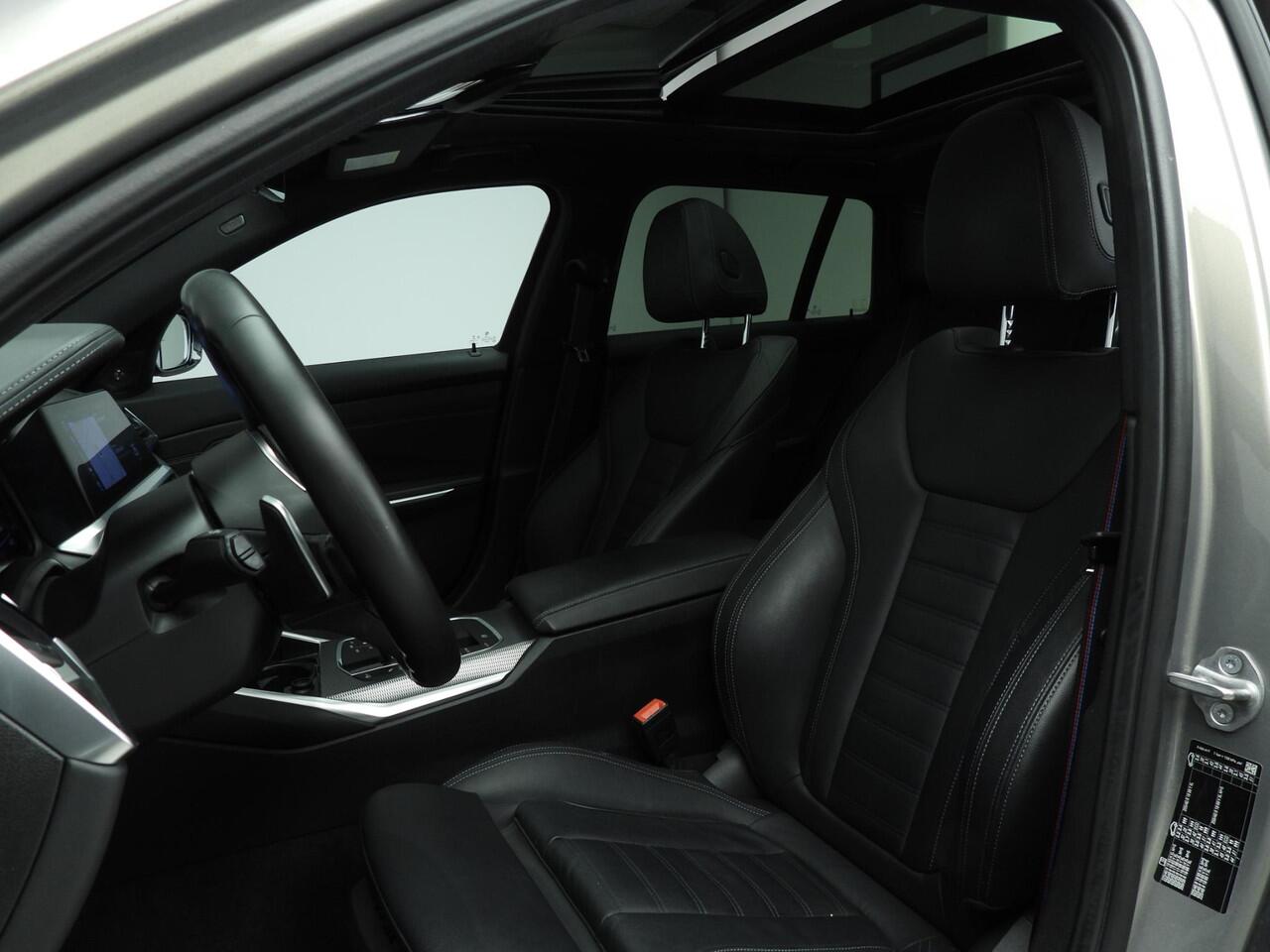 BMW 3-SERIE Touring 330i | M-Sportpakket | LED | Leder | HUD | Trekhaak | Schuifdak | DAB | Harman-kardon sound | Alu 19 inch