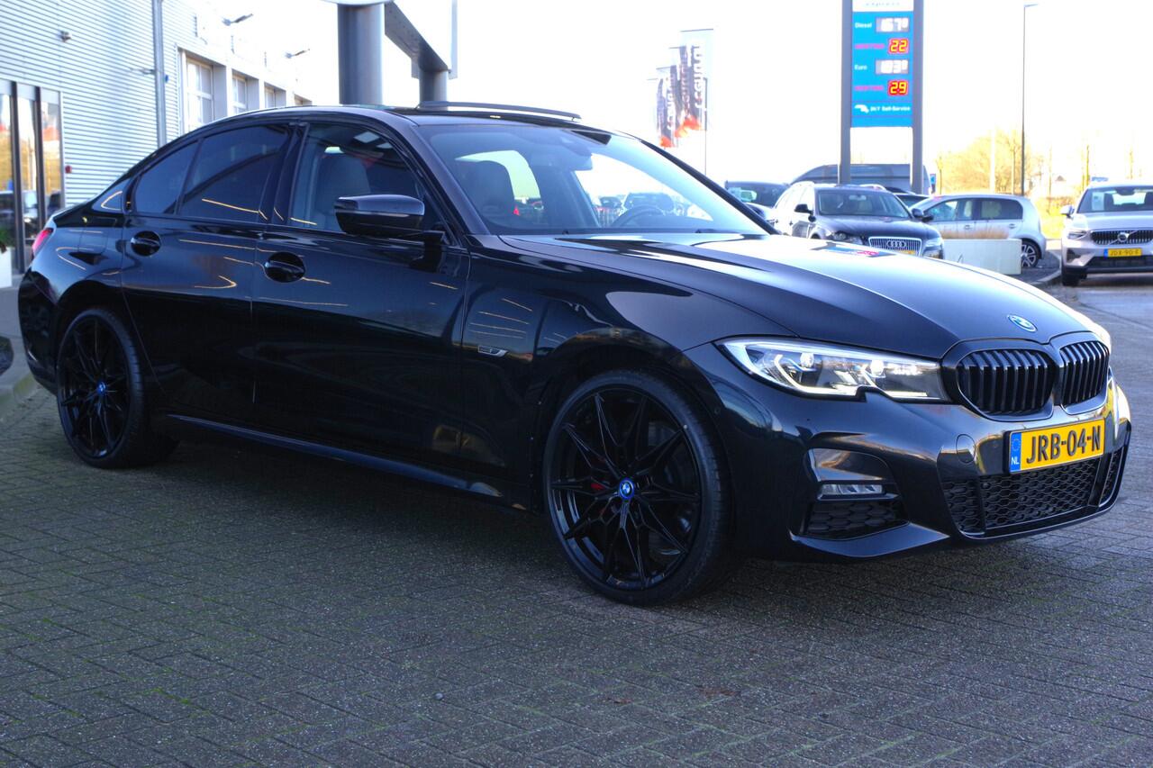 BMW 3-SERIE 330e 293 PK xDrive High Executive M-Sport, Schuif-Kanteldak, M-Technic Stoelen, Carplay, Camera