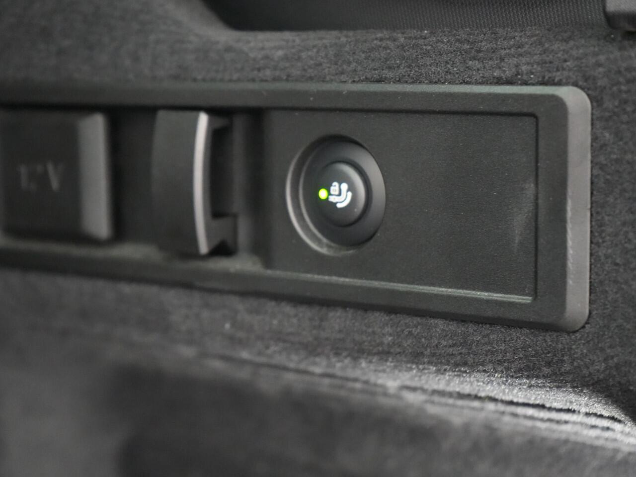 BMW 3-SERIE Touring 320e M Sport Plug In Hybrid 204pk Dealer O.H. PHEV | Trekhaak Af Fabriek | Panodak | Adaptive Cruise | Alcantara Sportstoelen | 18"L.M | Apple Carplay | Keyless | Navigatie | Sfeerverlichting | Virtual | DAB |