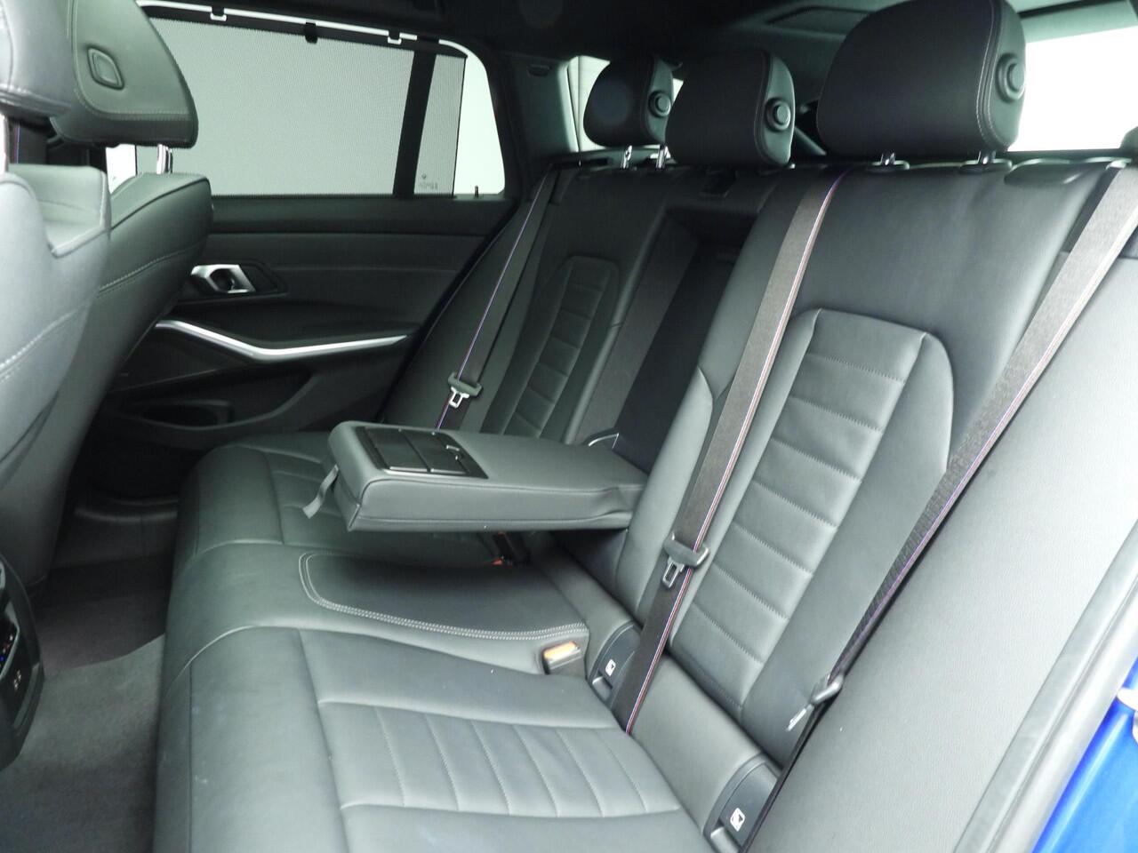 BMW 3-SERIE Touring 320i | M-Sportpakket | LED | Leder | HUD | Schuifdak | Sportstoelen | DAB | Harman-kardon sound | Alu 18 inch