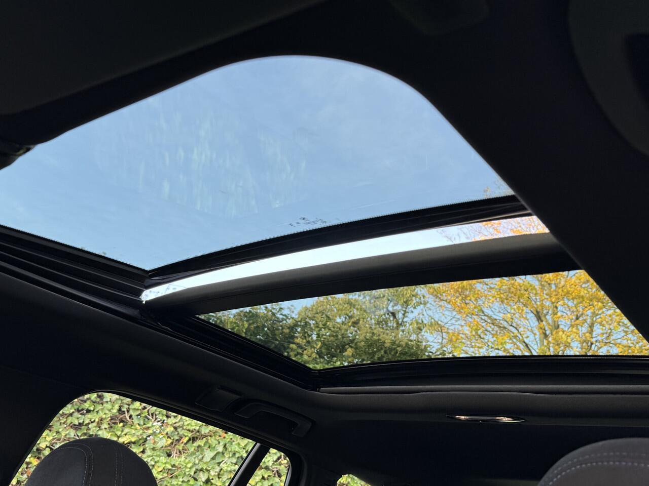 BMW 3-SERIE Touring 330e M-Sport | Panorama | Trekhaak | 19" | Driving Ass. | 360 Cam | Memory Stoel