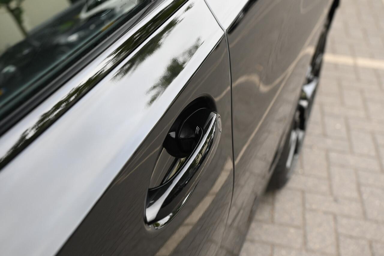 BMW 3-SERIE Touring 330e M Sport Automaat / Panoramadak / Trekhaak / Sportstoelen / Active Cruise Control / Adaptieve LED / Parking Assistant Plus / Comfort Access