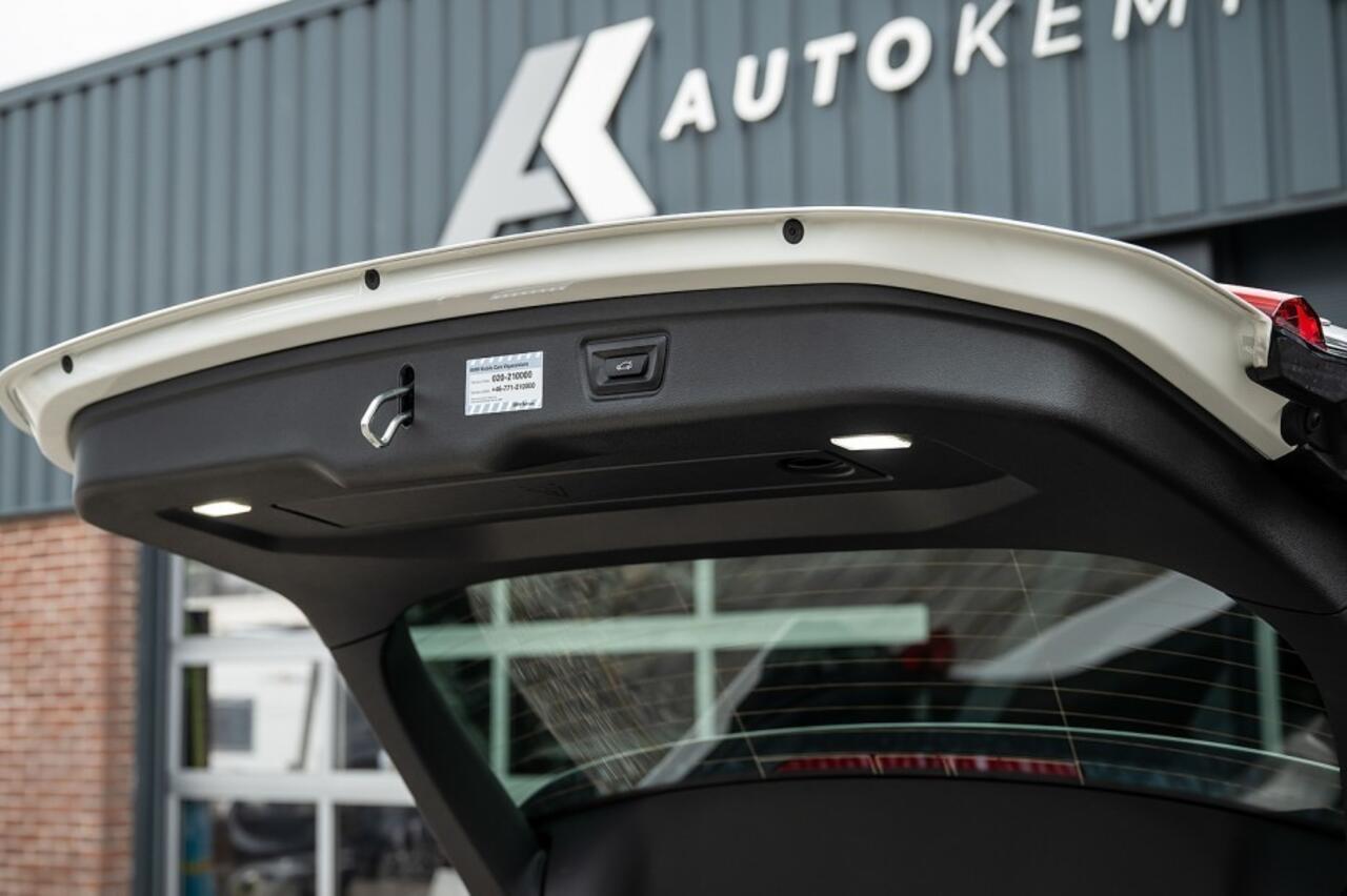 BMW 3-SERIE 330e xDrive M Sport LCI | Facelift | Shadow | Trekhaak | Widescreen | Hifi | Camera | 18' inch |