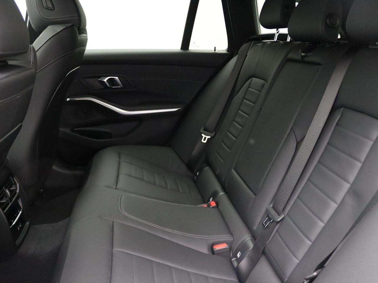 BMW 3-SERIE Touring 320i | M Sport Package | Innovation Pack | Comfort Pack | Showroom Selection