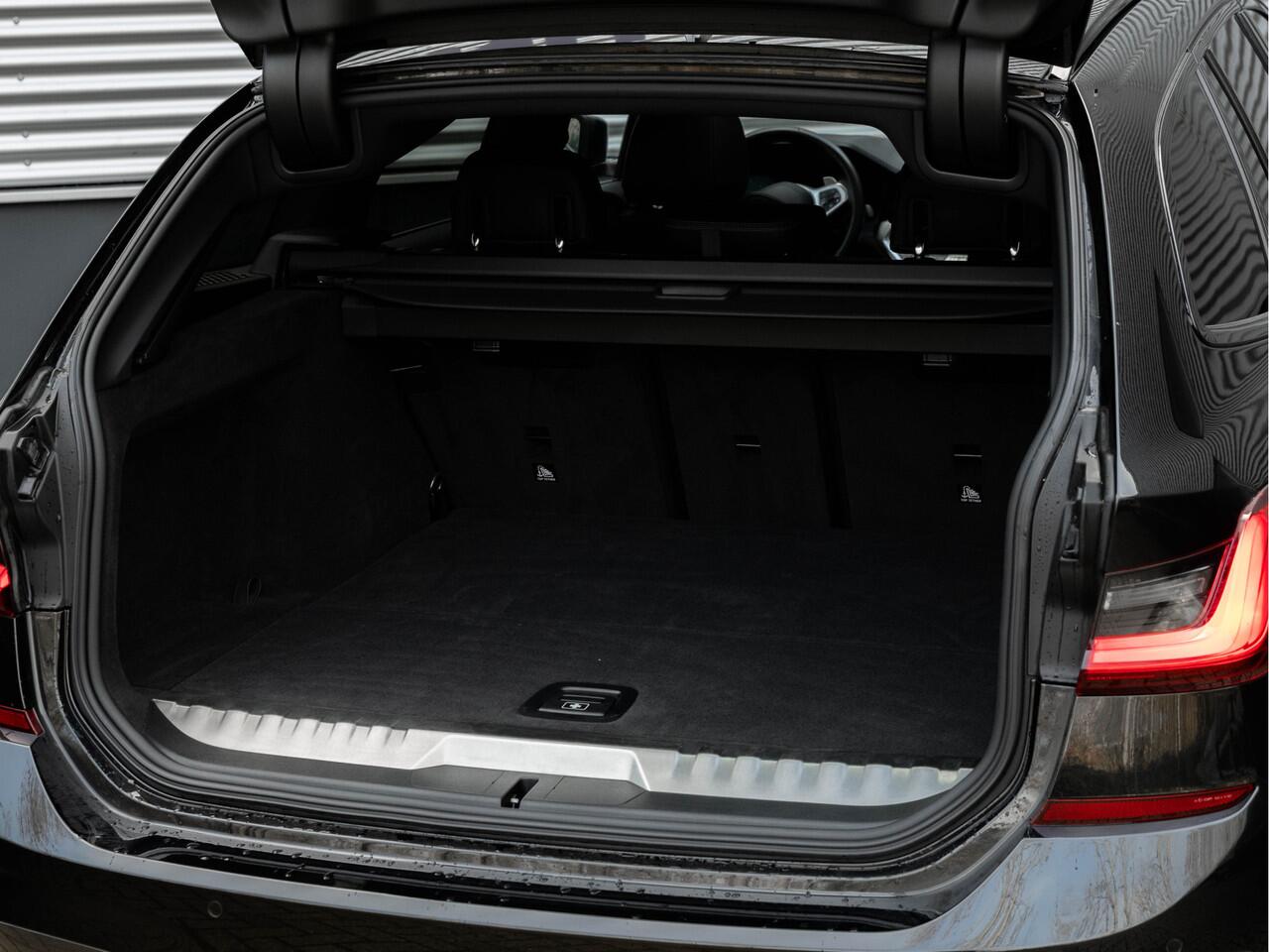 BMW 3-SERIE Touring 330e M-Sport - Pano - Trekhaak - Harman Kardon - Lasers - Head-Up