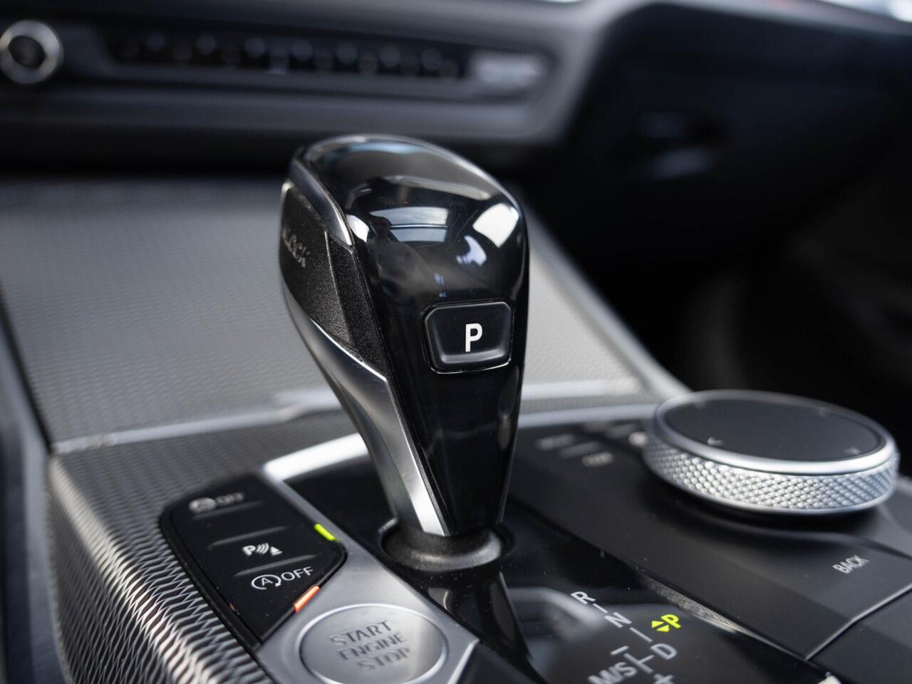 BMW 3-SERIE Touring 320i | High Executive | M Sport Plus Pack | 19'' | Achteruitrijcamera | Panoramadak | Stoelverwarming | Head-Up Display | Cruise Control