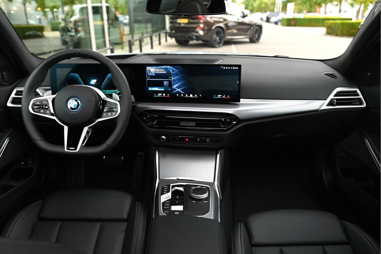 BMW 3-SERIE 330e High Executive M Sport Automaat / Schuif-kanteldak / Sportstoelen / Adaptieve LED / Comfort Access / Parking Assistant Plus / Stuurverwarming