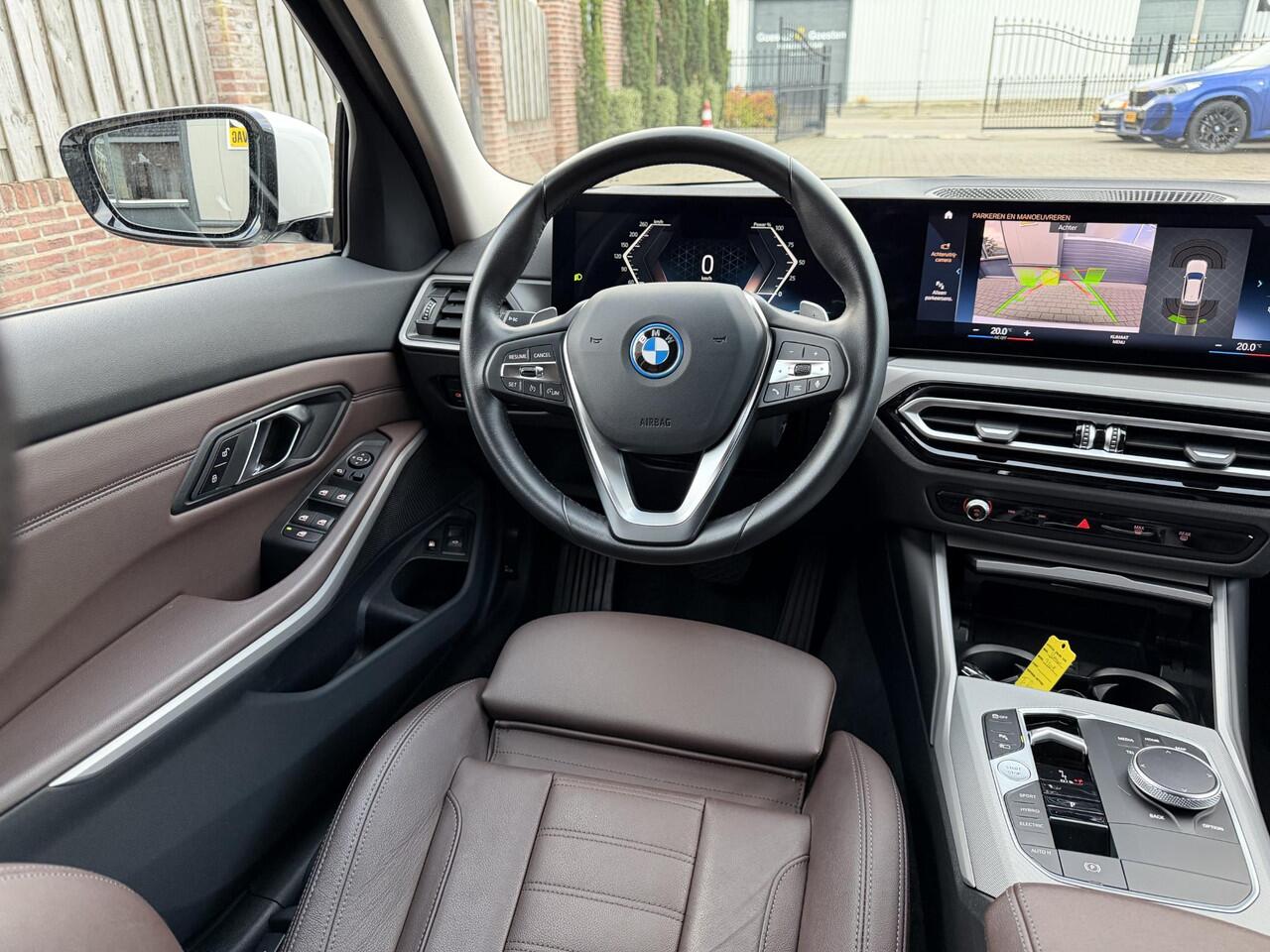 BMW 3-SERIE Touring 320e LCI Org NL 1ste eigenaar Widescreen