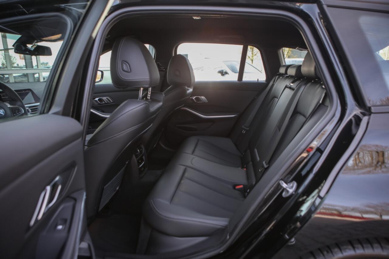 BMW 3-SERIE 330e M Sport | Trekhaak | Achteruitrijcamera | Adaptieve Cruise