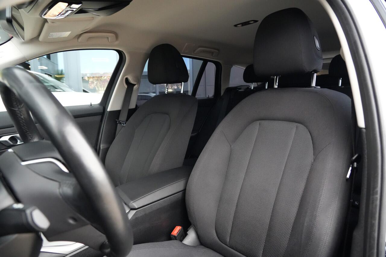 BMW 3-SERIE Touring 318i M Sportline Executive 157pk Navigatie/Stoelverwarming/PDC