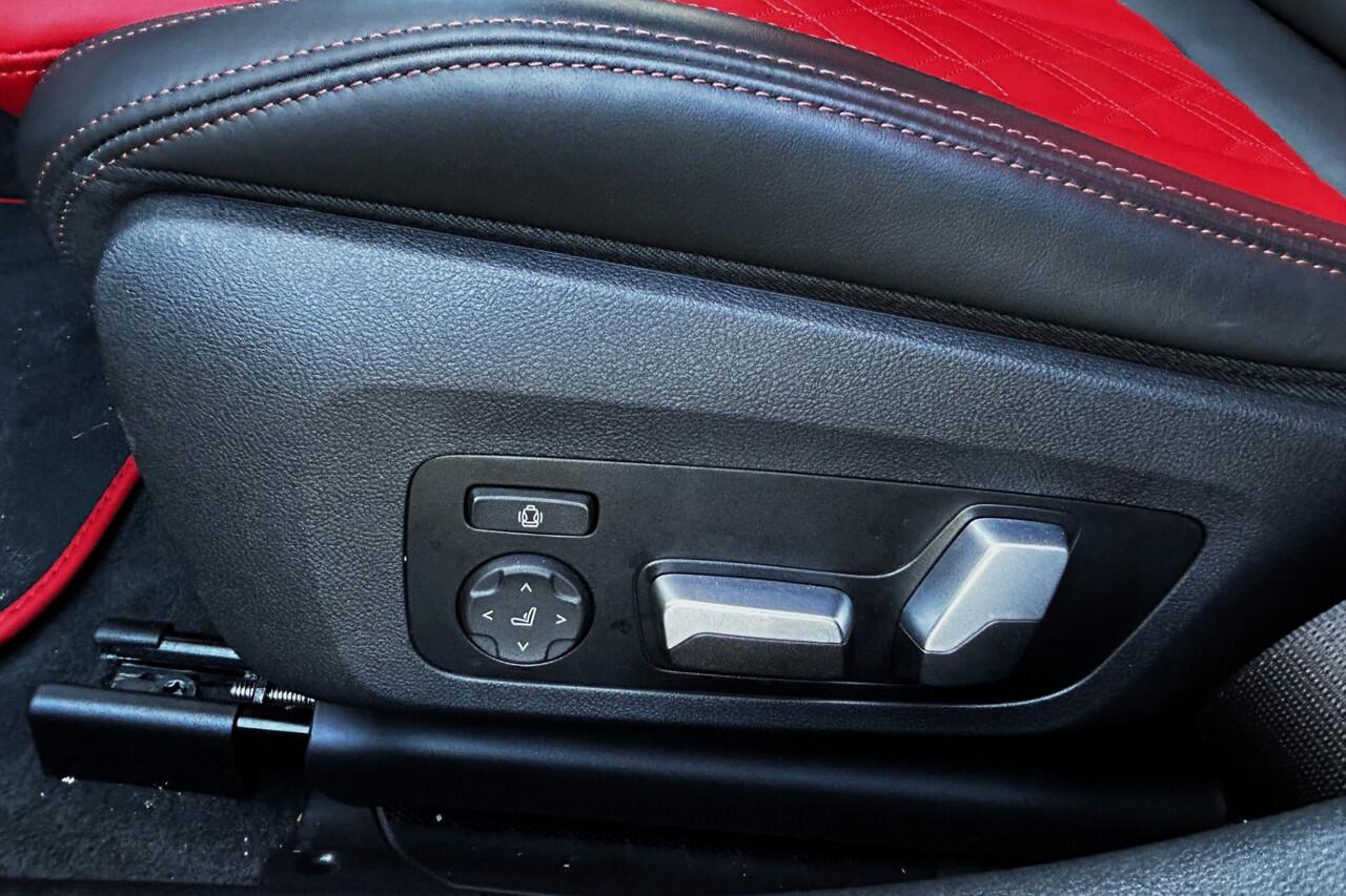 BMW 3-SERIE Touring 330e 293pk M-Sport INDIVIDUAL LEER PANO 19" KEYLESS 20424KM!